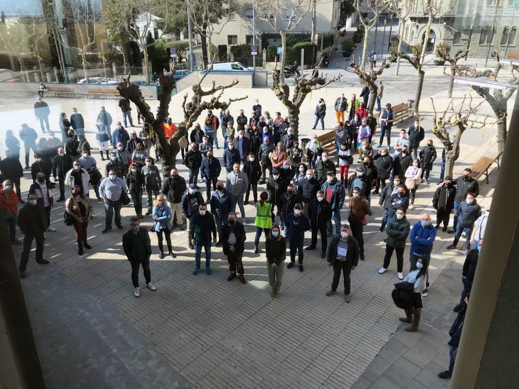 El equipo de gobierno local con los representantes de los trabajadores afectados