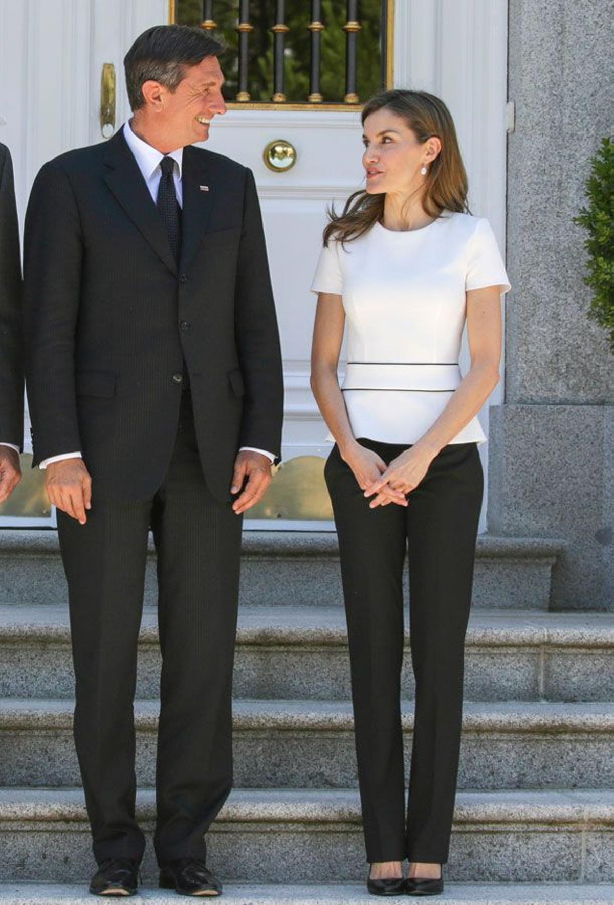 Letizia Ortiz con look blanco y negro de Hugo Boss