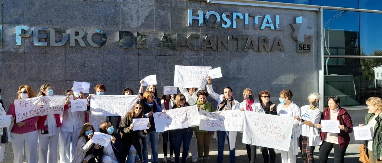 Protesta, esta semana, del área de Enfermería en el hospital San Pedro de Alcántara.