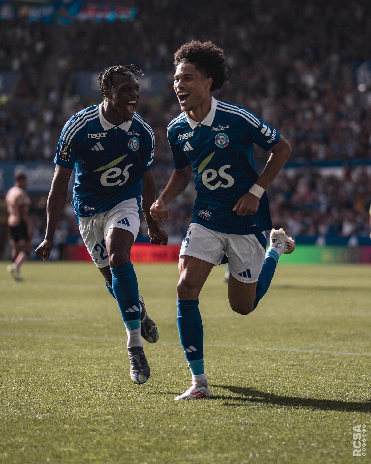 Los jugadores del Estrasburgo celebran el triunfo ante el PSG (2-1)