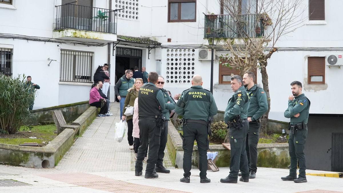 Guardia Civi en el incendio de Olivenza