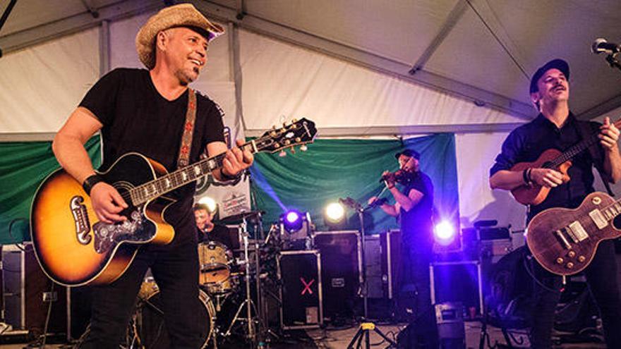 El Festival de rock y cerveza de Sant Rafel es una de las propuestas más multitudinarias del programa de fiestas.