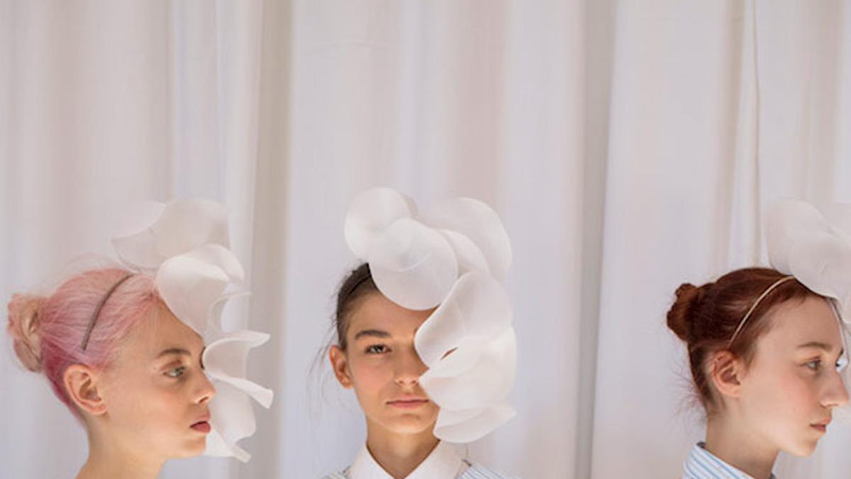 El 'backstage' de DelPozo primavera-verano 2019 se llena de colores pastel