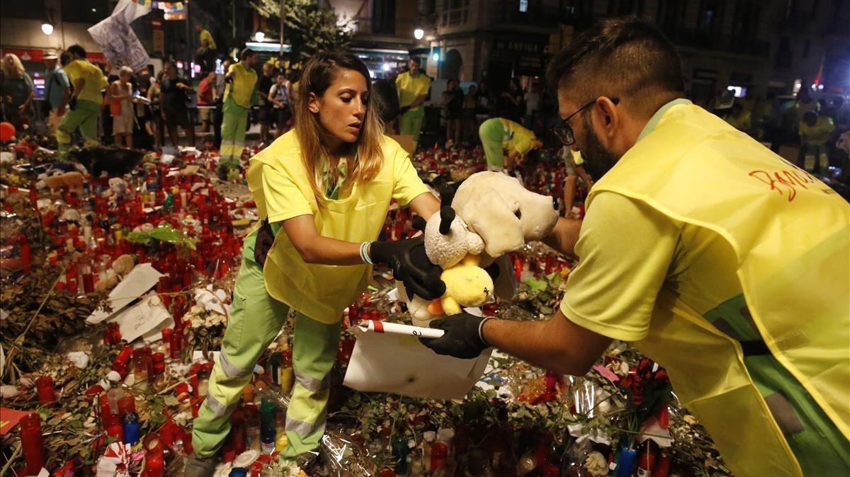 zentauroepp39851590 barcelona 28 08 2017 se retiran todas las ofrendas que duran180217120316