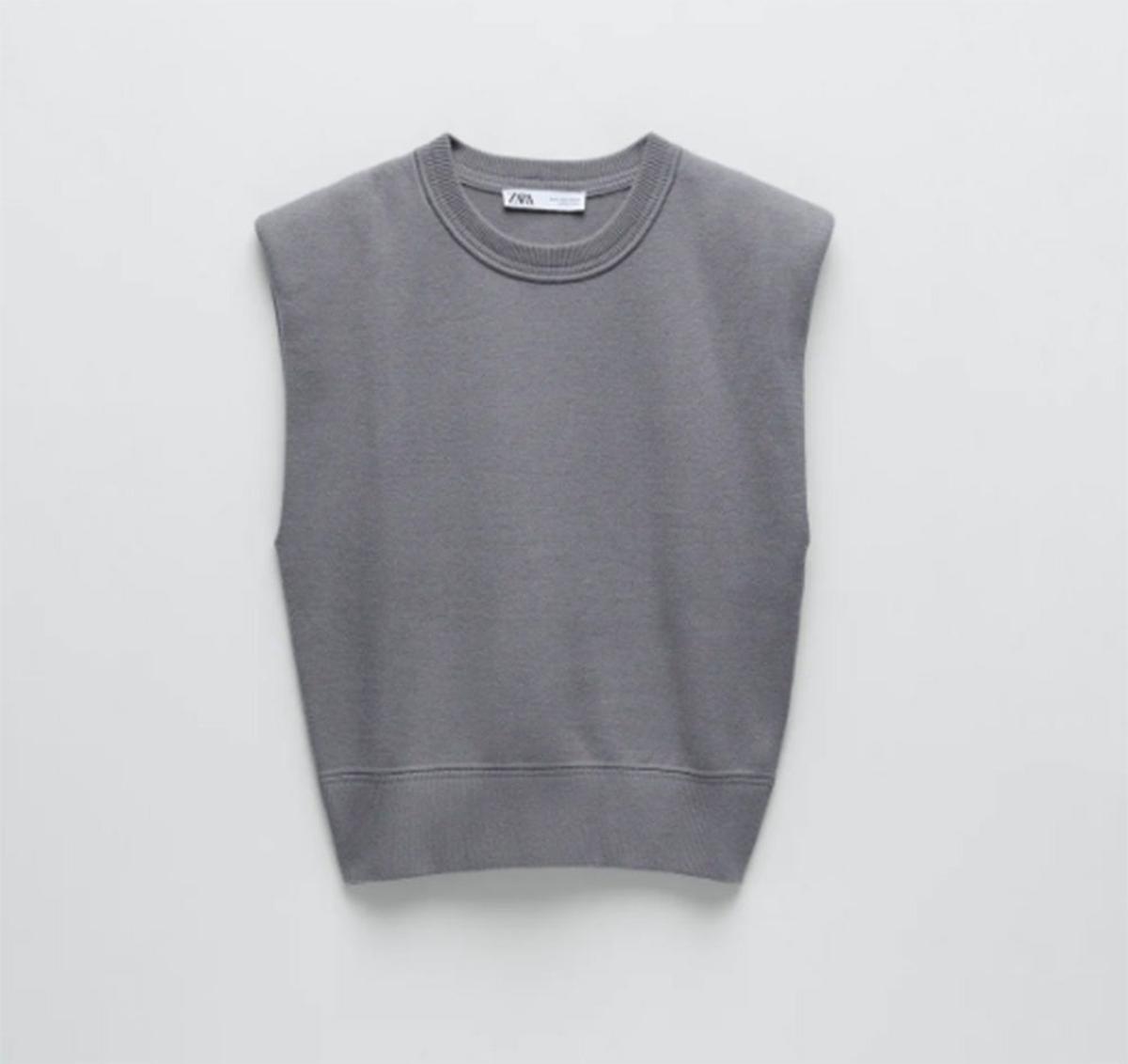 Sudadera con hombreras de Zara