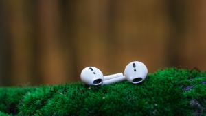 Amazon tira el precio de los AirPods (2ª generación) de Apple: más baratos que nunca