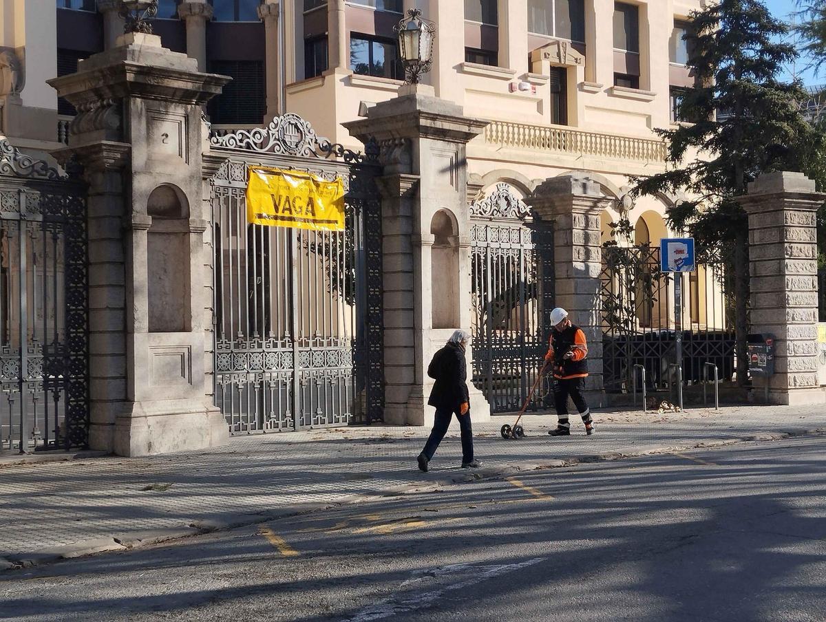Portes tancades a l'institut Lluís de Peguera