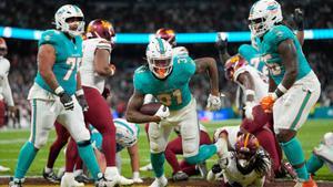 Ollie Gordon II consigue un touchdown para los Miami Dolphins en la NFL.