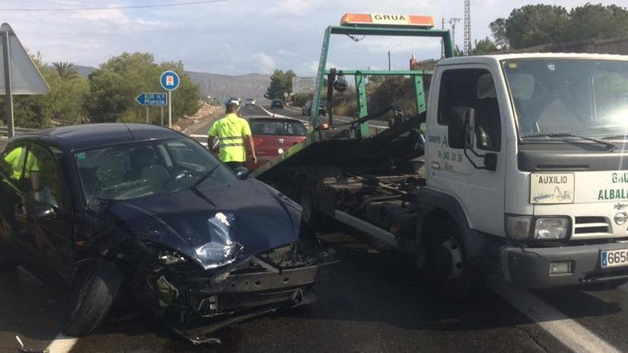 El accidente se ha producido en la carretera comarcal 904, que une Crevillent y Catral.