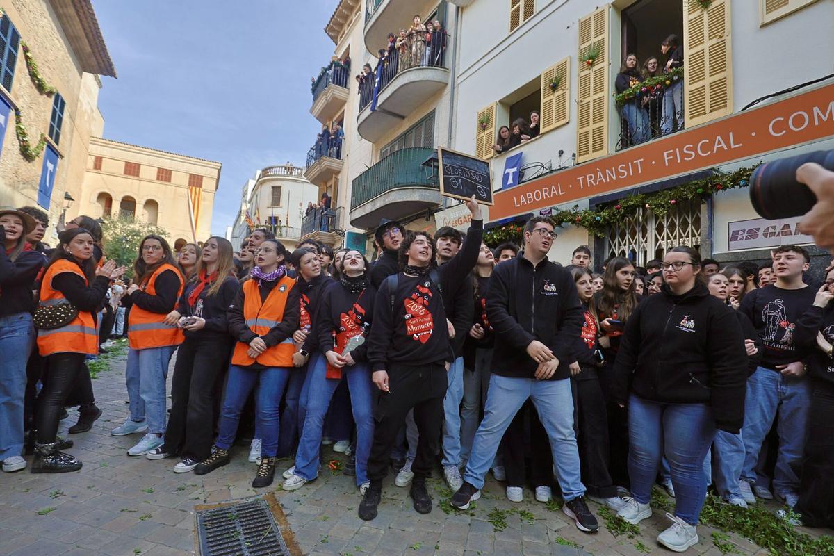 Un Sant Antoni amable y respetuoso llena Manacor de fiesta y humo
