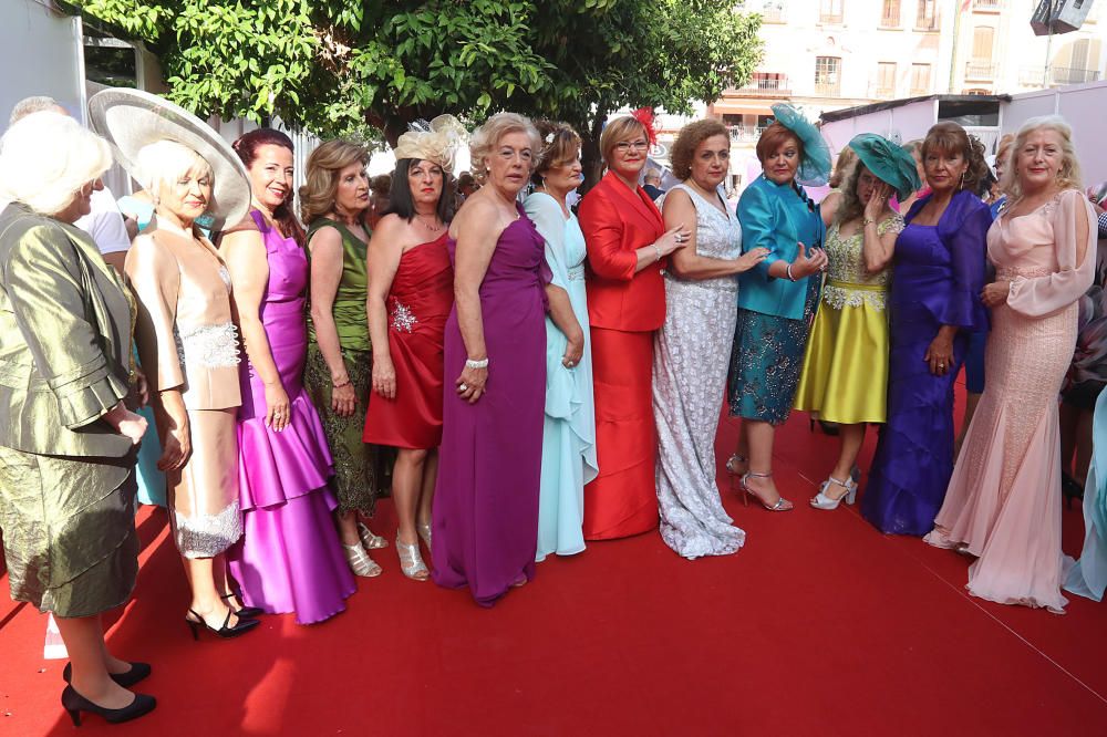 La Pasarela de Moda de la Semana del Mayor ha tenido como protagonistas a 132 modelos de entre 55 y 80 años, que han desfilado en la plaza de La Constitución.