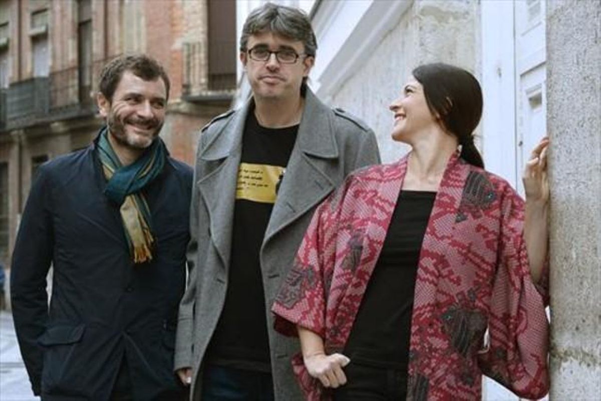 Pere Vilà Barceló, entre els actors Nora Navas i Alex Brendemühl. Pere Vilà Barceló, entre els actors Nora Navas i Alex Brendemühl.