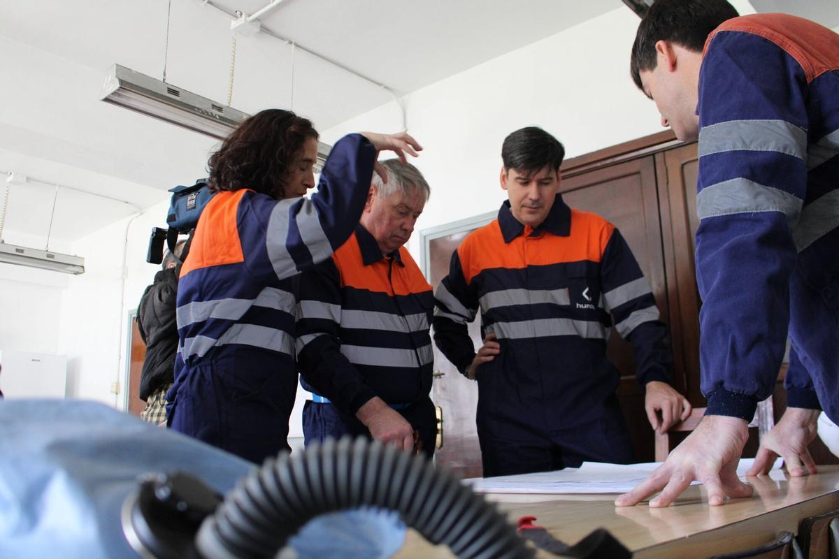 EN IMÁGENES: Visita del exdirectivo de la NASA a las minerías del pozo Santiago para hablar sobre el futuro laboratorio que podría recrear las condiciones de vida en la Luna