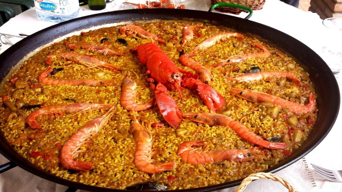 Si te llamas Nuria, puedes cenar gratis en estos restaurantes de Barcelona: solo este día