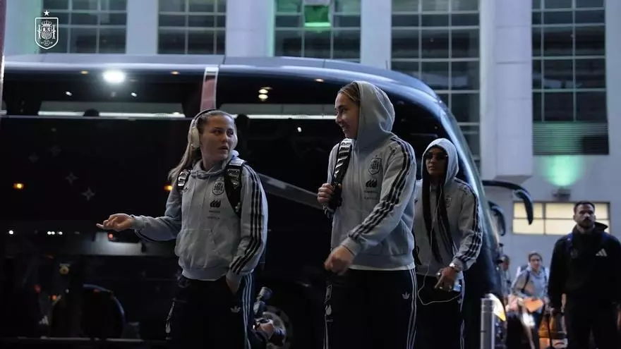 La selección femenina ya está en Londres para su duelo ante Inglaterra