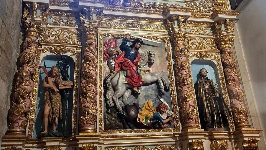 El retablo barroco de Santiago, en Tui, luce de nuevo