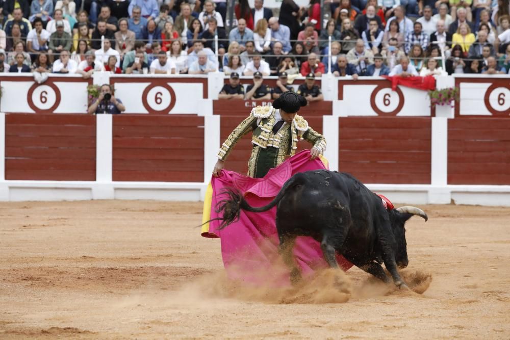 Perera pone el broche perfecto a la feria.