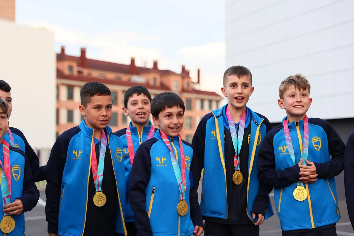 La selección sub-10 de Asturias se proclamó campeona de España de fútbol sala en Sanxenxo tras firmar un torneo impecable, culminado con una goleada ante Madrid y una remontada épica frente a Cataluña en semifinales