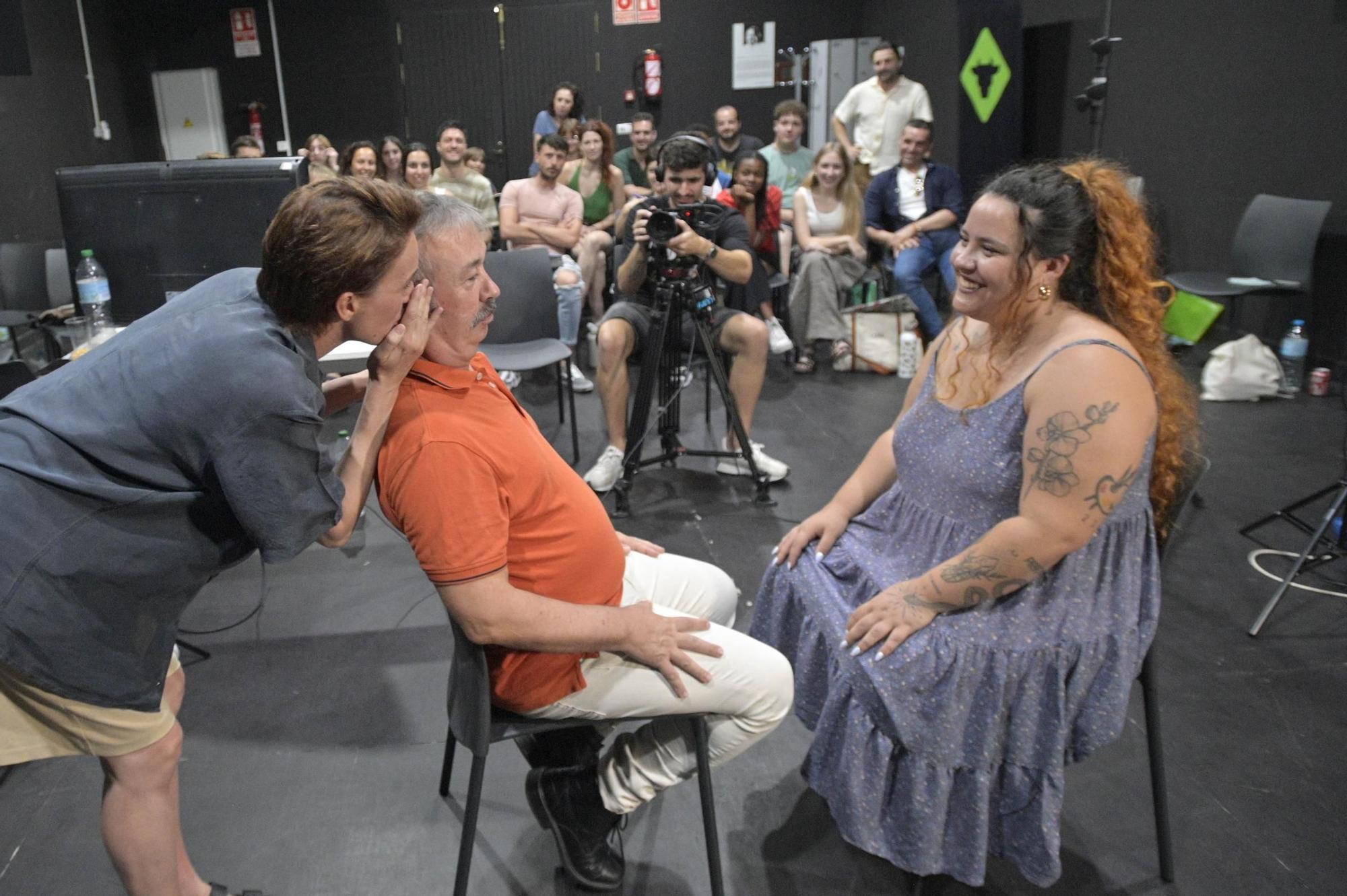 La actriz Cristina Alcázar enseña en Elche a preparar un casting