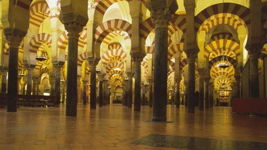 Interior de la Mezquita-Catedral de Córdoba.