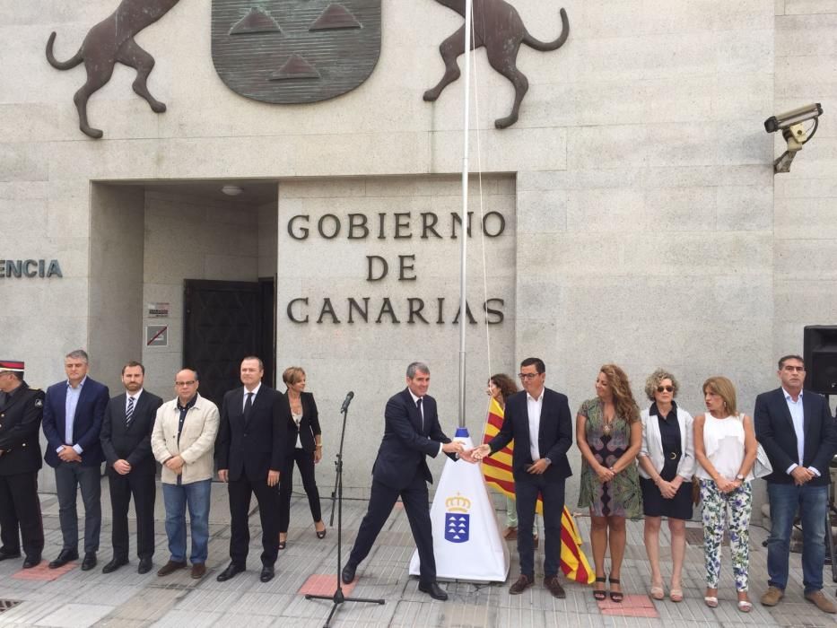 Izado de la bandera de Cataluña en Presidencia de Gobierno