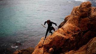 Guerra en la costa de Galicia: percebeiros contra bateeiros