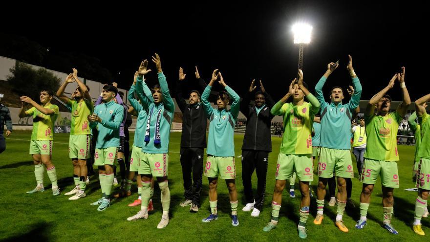 El Málaga CF reina en el derbi ante el Antequera (0-2)