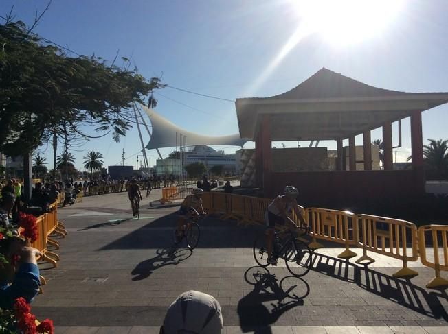 El triatlón se apodera de Las Palmas de Gran Canaria