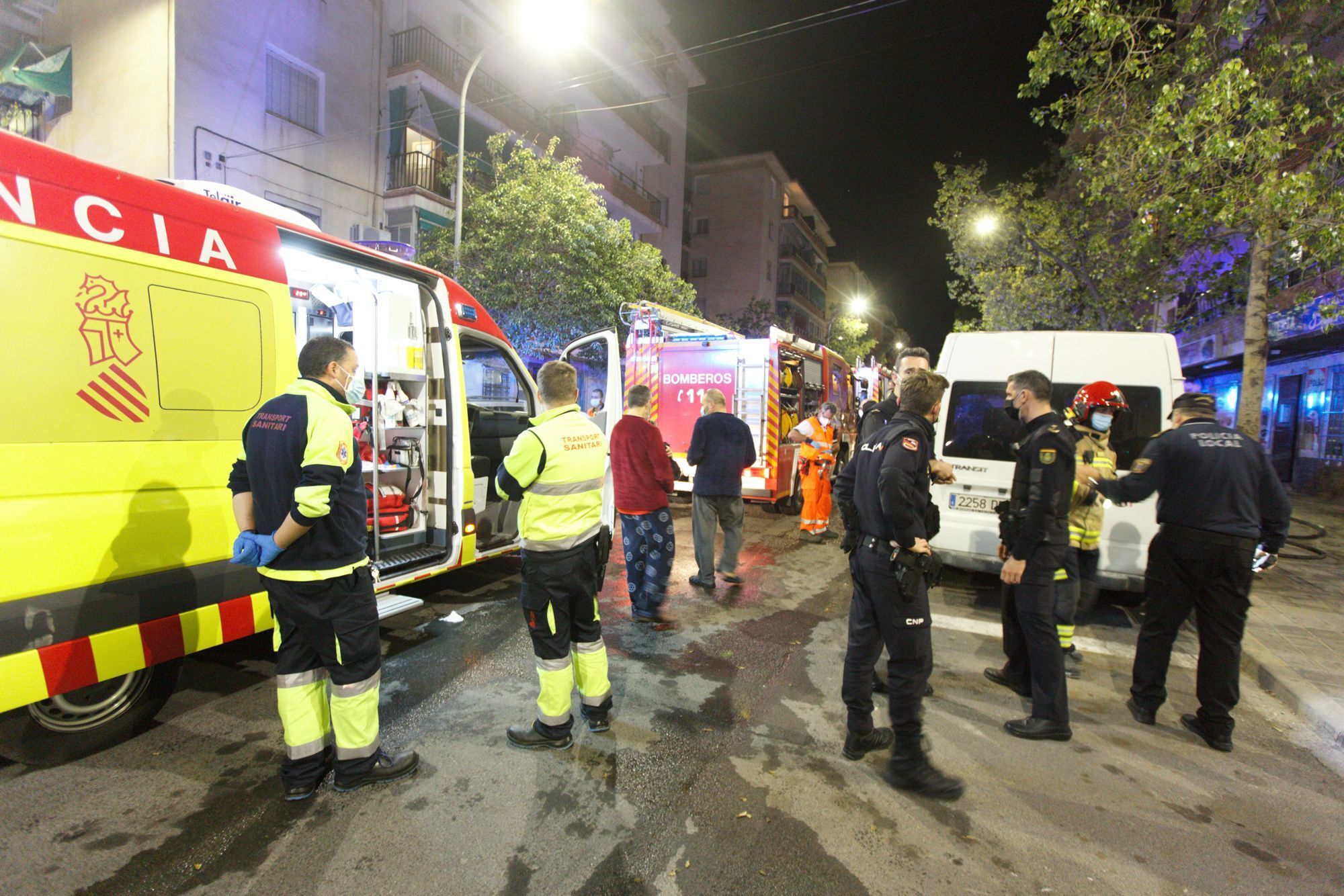 Once heridos en el incendio de una vivienda en la Zona Norte de Alicante