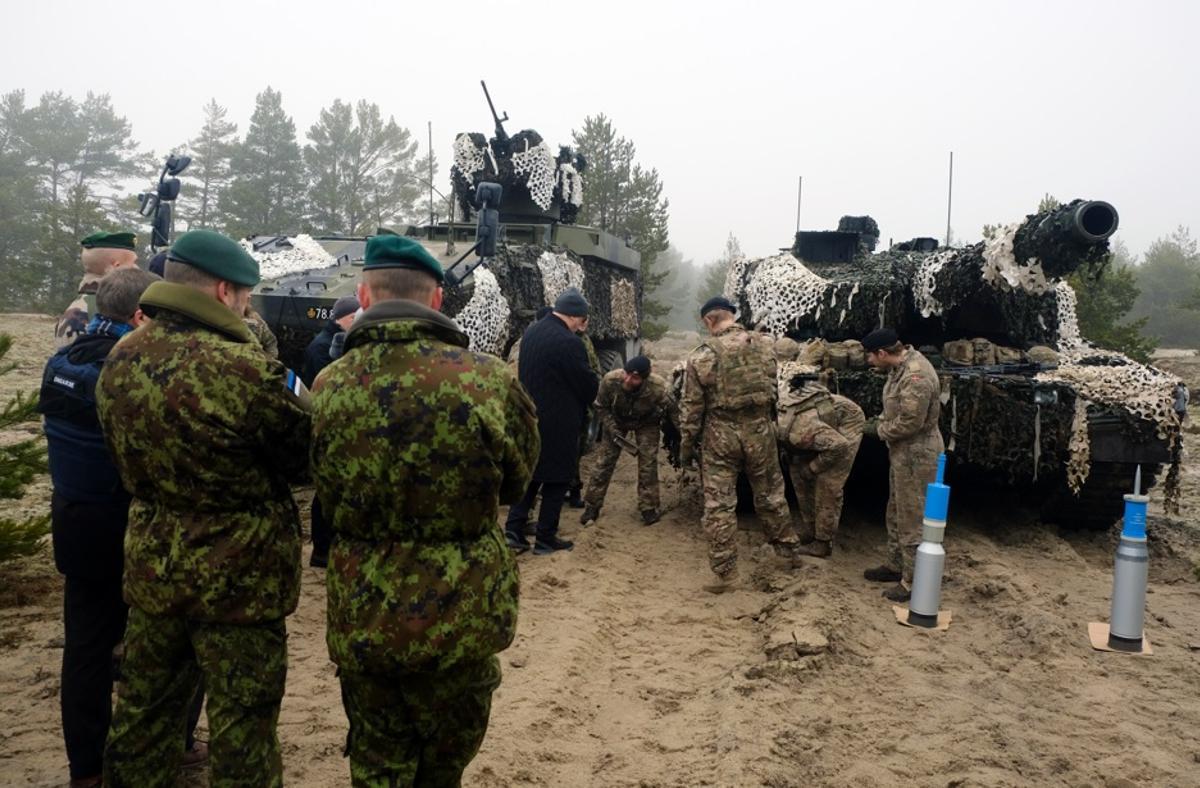 "Austeridad, defensa y populismo"