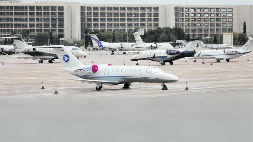 ‘Jets’ aparcados en el aeropuerto de Palma el viernes