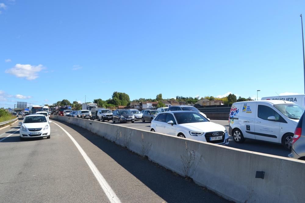 Els estudiants buiden les aules i tornen a tallar el trànsit a Manresa