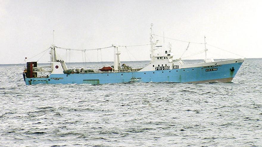 El &quot;Playa da Cativa&quot;, uno de los buques que faenan en las Malvinas. // FdV