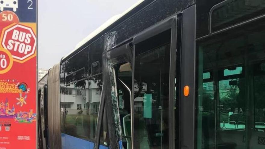 Der Bus trug einen vergleichsweise geringen Schaden davon.