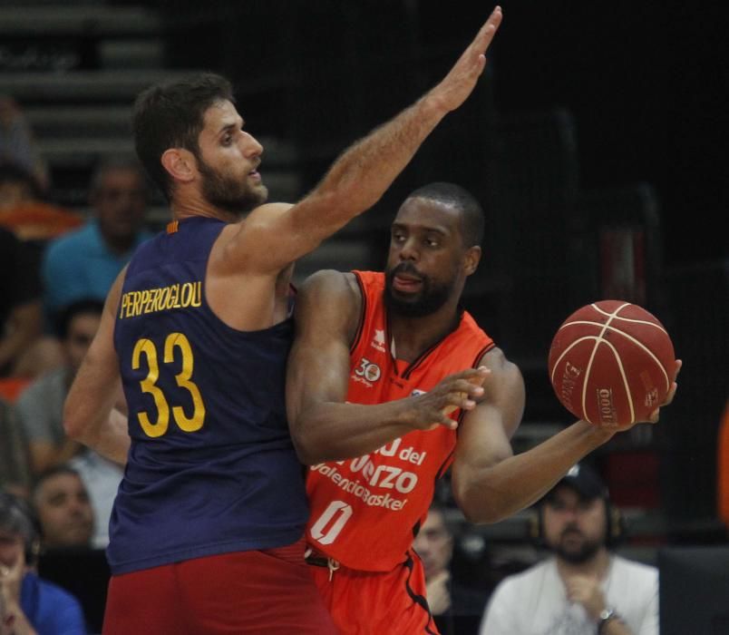 El Valencia Basket tumba al Barcelona