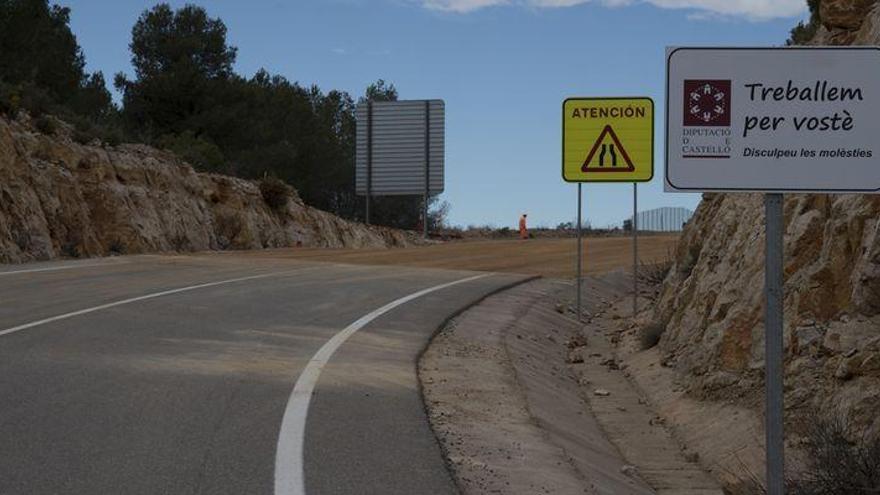 Diputación refuerza los trabajos en las carreteras del interior para revertir la despoblación del medio rural