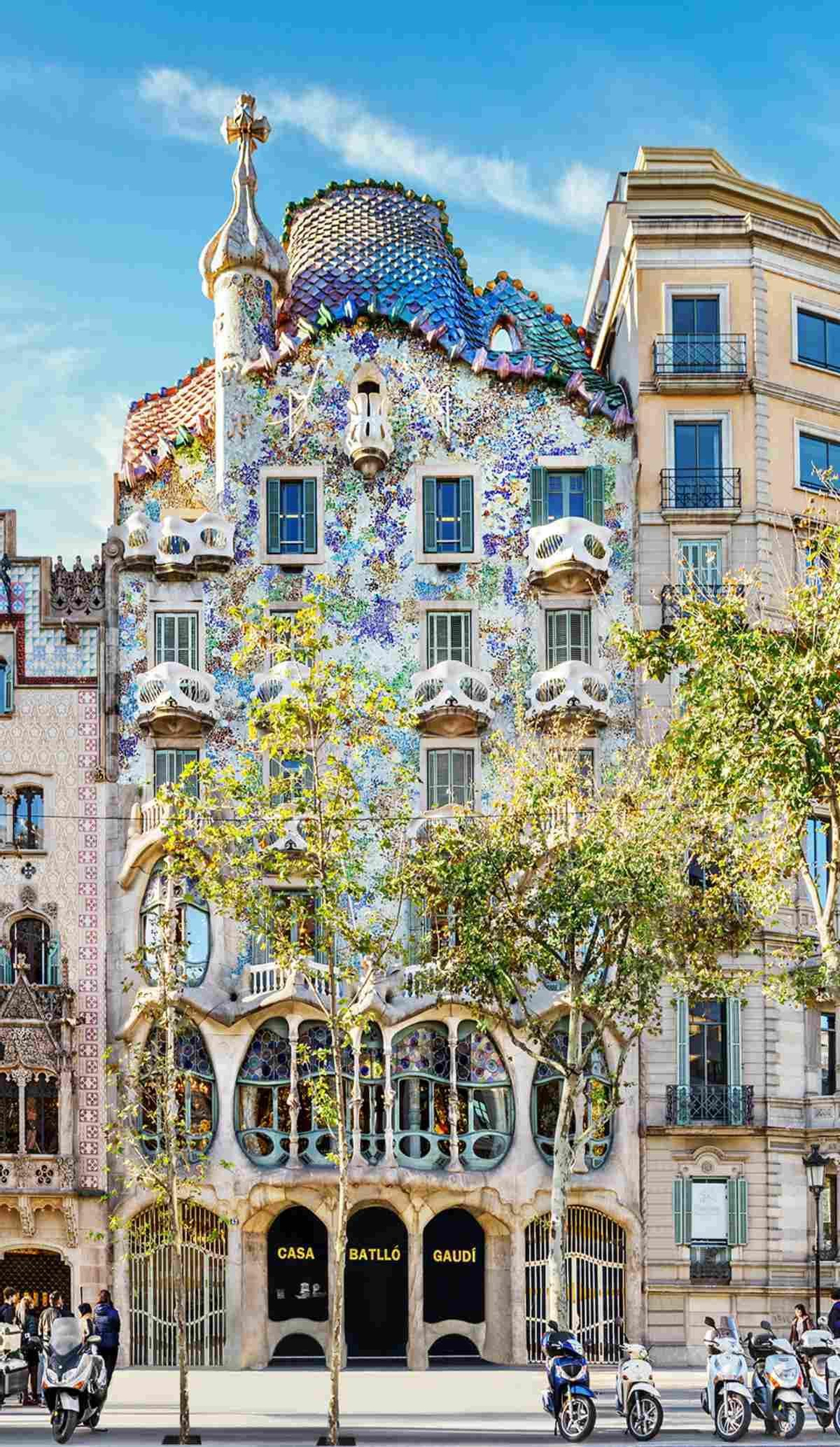 La emblemática Casa Batlló de Gaudí acoge la boutique temporal de Cartier en Barcelona