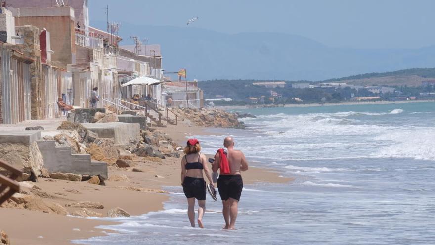 Vecinos de La Marina desafían al alcalde con iniciar un movimiento independentista