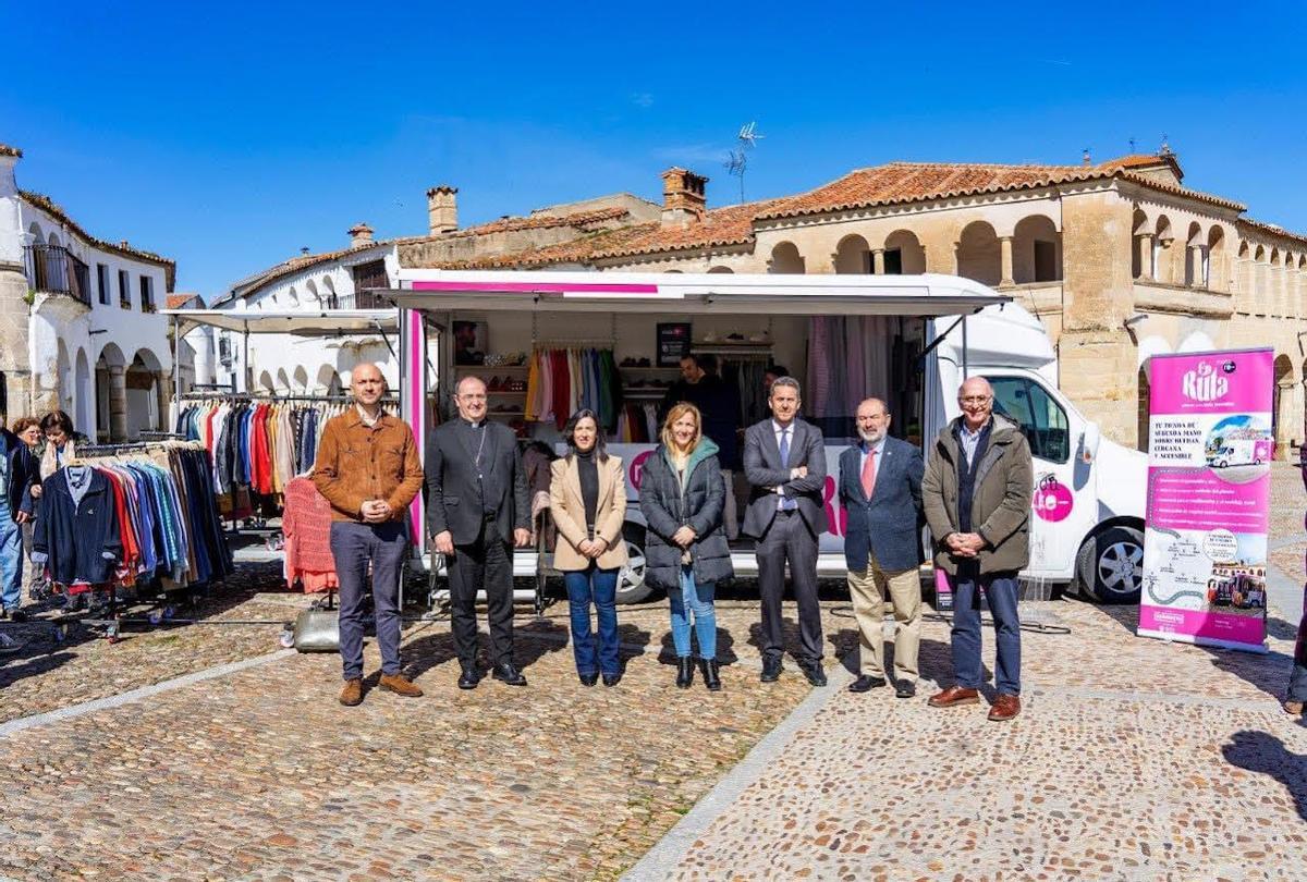 Equipo técnico y autoridades en Garrovillas de Alconétar.