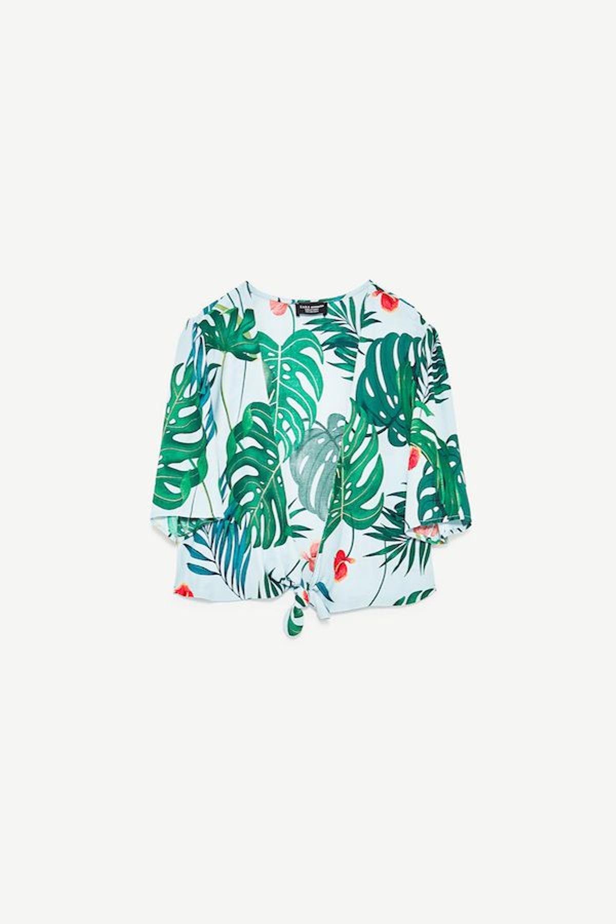 Prints manía: Blusa 'cropped' con estampado tropical, de Zara, 19,95 euros
