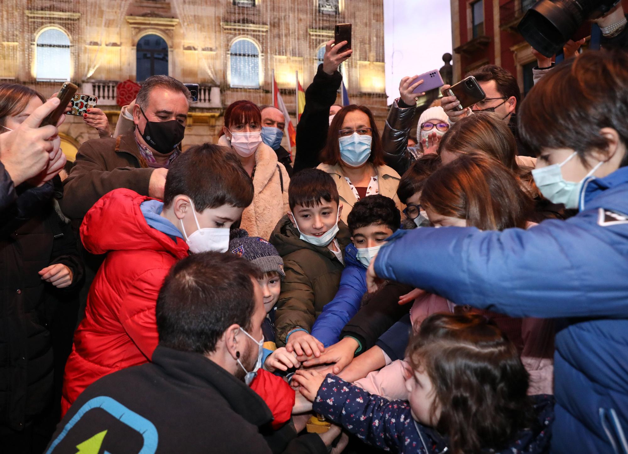 Gijón celebra el encendido del alumbrado navideño