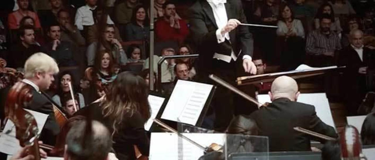 El maestro Óliver Díaz, en el auditorio de Oviedo, durante la primera edición del festival.