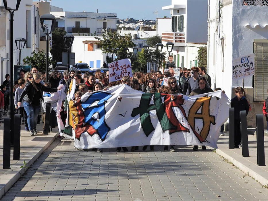 Manifestación para reclamar un nuevo colegio en Sant Ferran