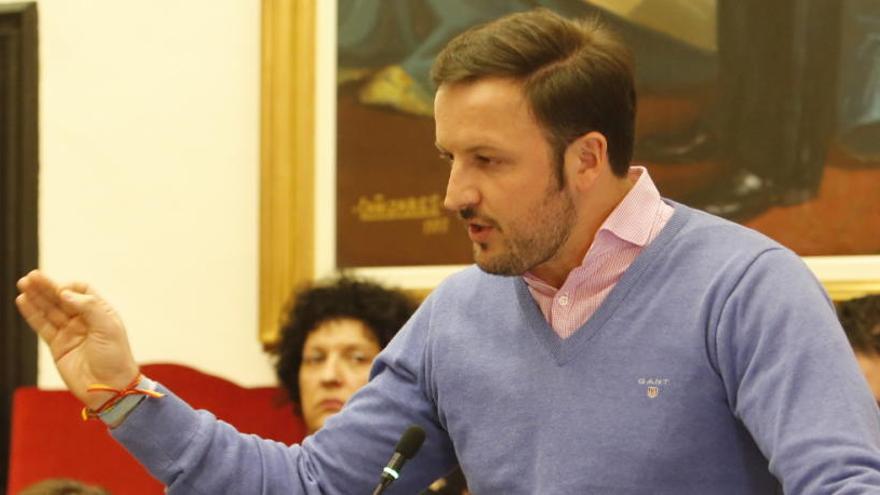 Pablo Ruz pide la dimisión de la edil y el conseller de Educación