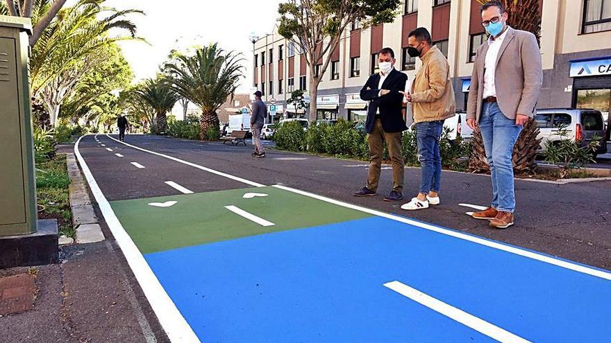 El alcalde y el edil del Distrito Suroeste visitan la avenida de Los Majuelos.