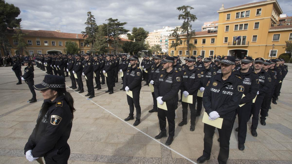 Entrega de despachos a la 53 promoción de la Policia Local de València.