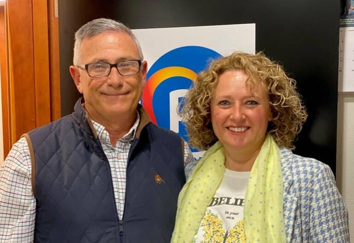 El ex edil del PP, José Maroto, con la alcaldesa de Torrent, Amparo Folgado.