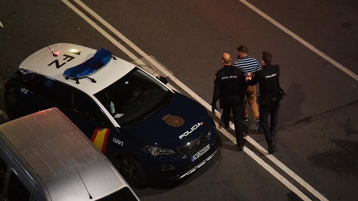 Detenido en A Coruña tras agredir a policías nacionales en un caso de malos tratos