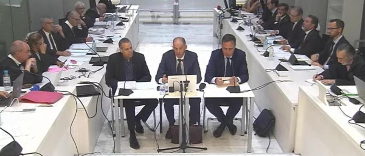 Los tres inspectores de la UDEF durante su declaración ante el tribunal de la Audiencia Nacional que juzga a Francisco Camps. Los tres inspectores de la UDEF durante su declaración ante el tribunal de la Audiencia Nacional que juzga a Francisco Camps.