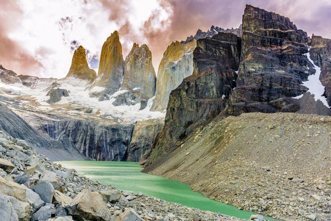 Hay paisajes que reconcilian a uno con la vida, como este parque nacional de Torres del Paine.